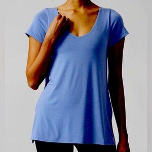 Athleta Essence Support top size medium NWT